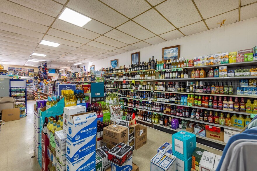 More Photos Of 690 N Ventura Ave, Oak View General Retail For Sale