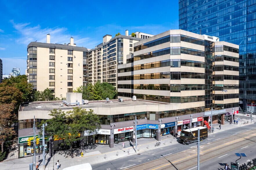 More Photos Of 250 Dundas St W, Toronto Office For Lease