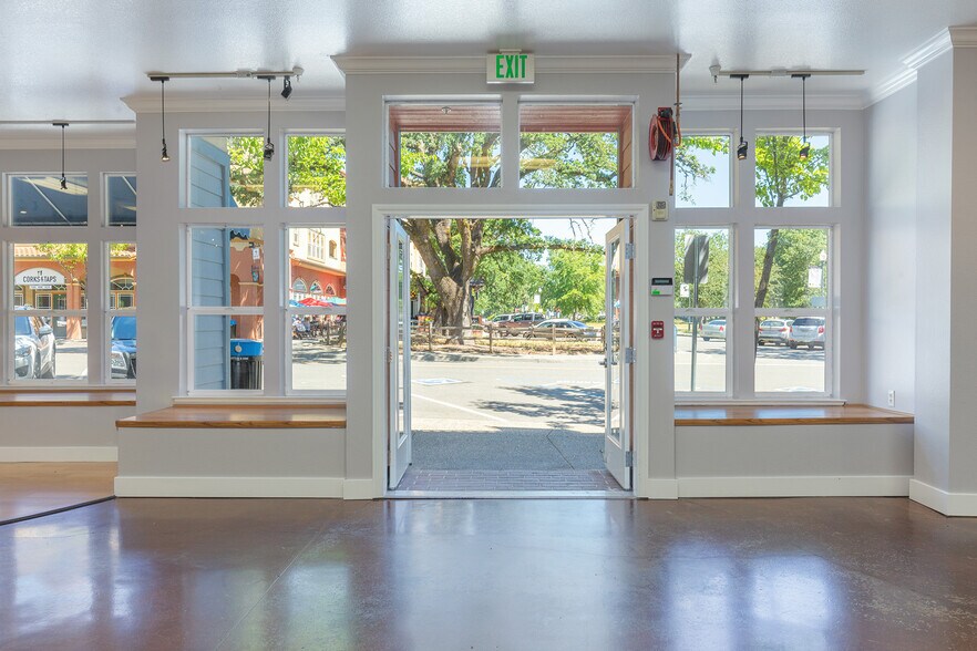 More Photos Of 220 Windsor River Rd, Windsor Apartments For Sale