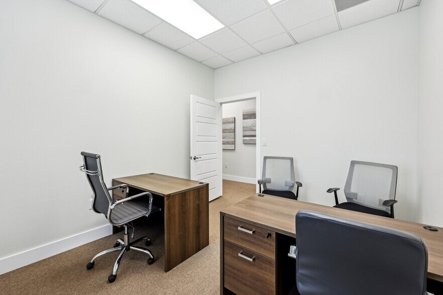 More Photos Of 217 E Debbie Ln, Mansfield Medical For Lease