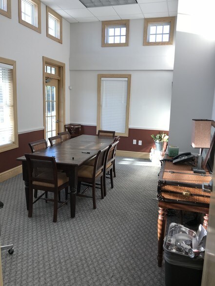 More Photos Of 2113 Middle St, Sullivans Island Office For Lease