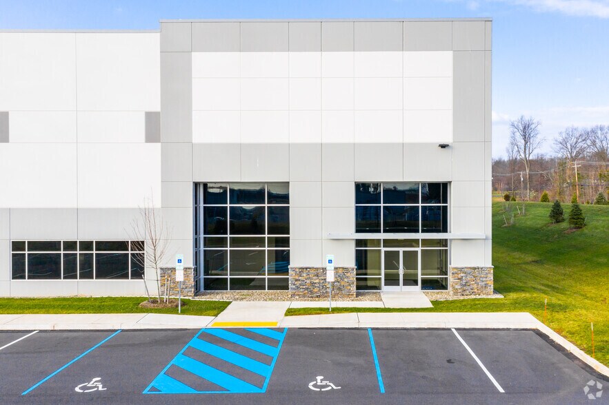 More Photos Of 120 W Pumping Station Rd, Quakertown Warehouse For Lease