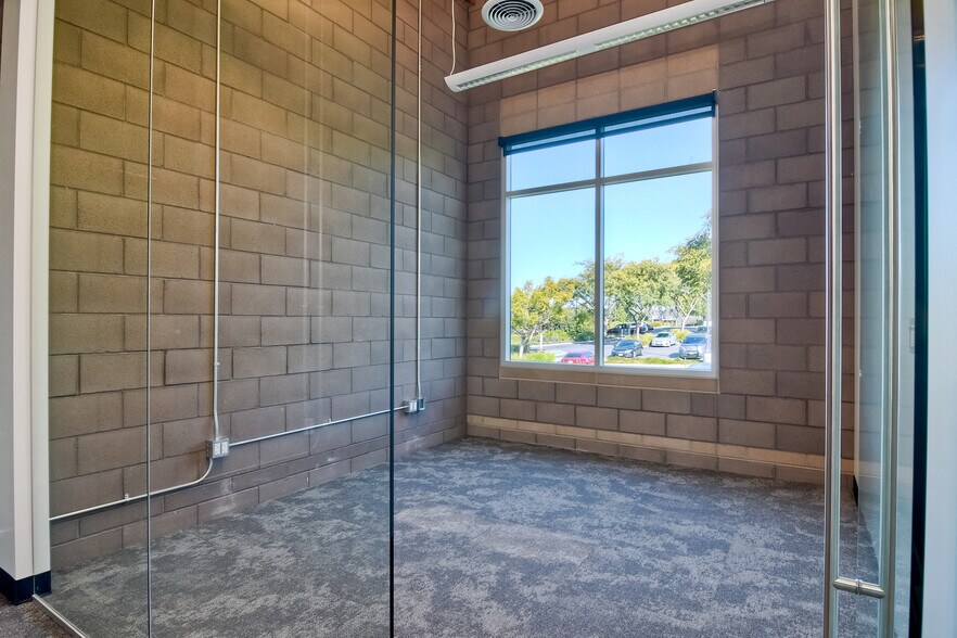 More Photos Of 2540-2546 Gateway Rd, Carlsbad Unknown For Lease