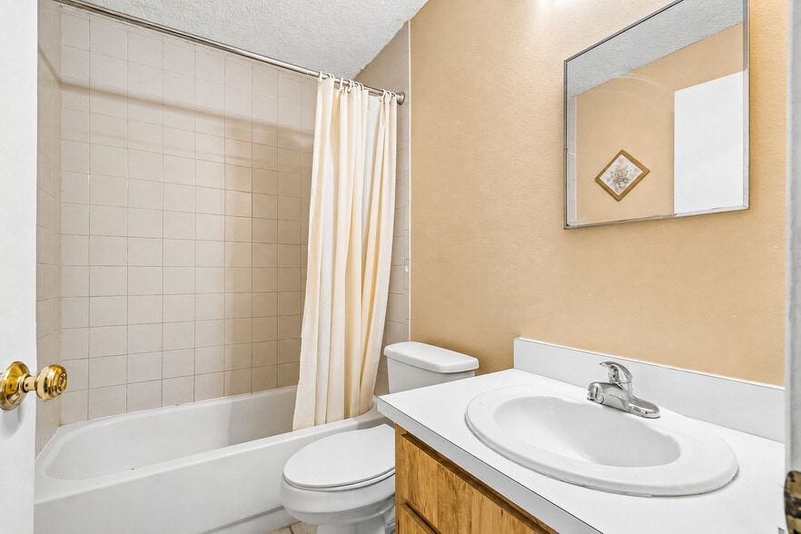 More Photos Of 3132 Bloomingdale Villas Ct, Brandon Apartments For Sale