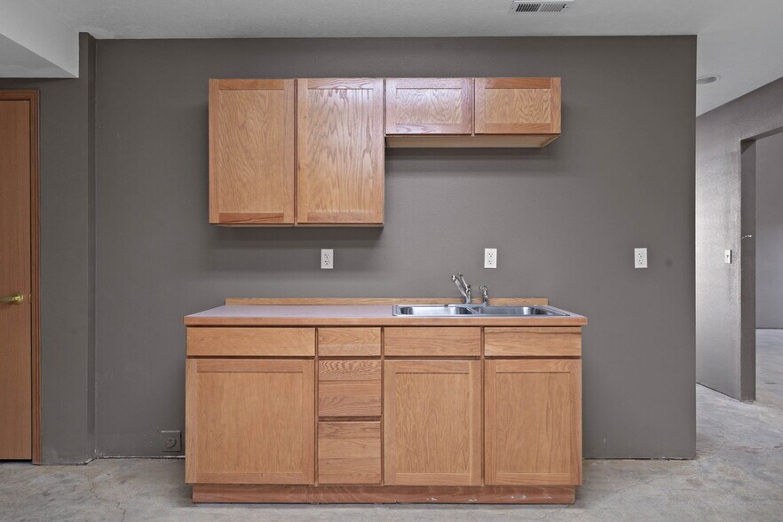 More Photos Of 13315 W 13th Ave, Airway Heights Light Manufacturing For Sale