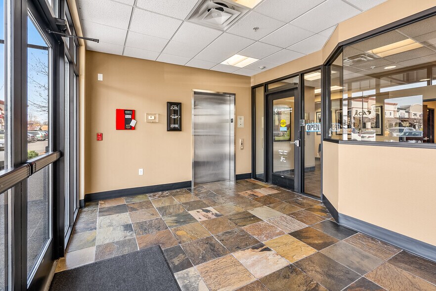 More Photos Of 1301 Poplar Dr, Medford Medical For Lease