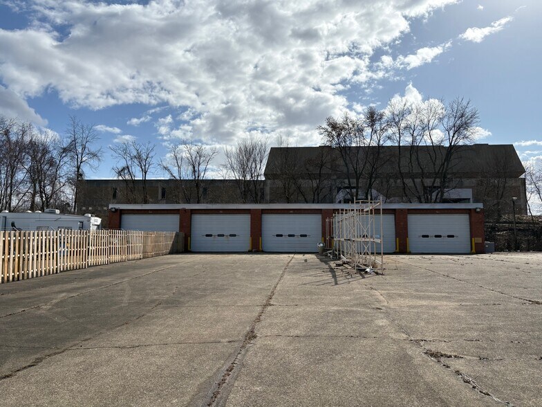 More Photos Of 1011 Gorge Blvd, Akron Office For Sale