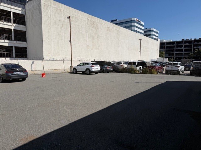 More Photos Of 5255 W 102nd St, Los Angeles Warehouse For Lease