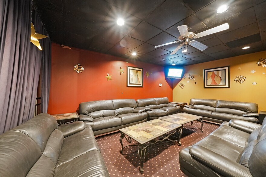 More Photos Of 5772 S Archer Ave, Chicago General Retail For Sale