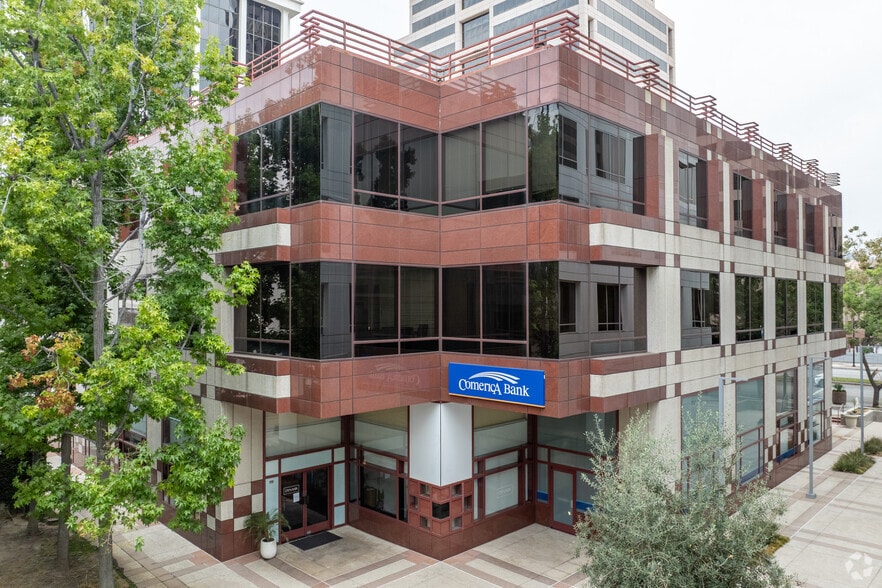 More Photos Of 525 N Brand Blvd, Glendale Office For Lease