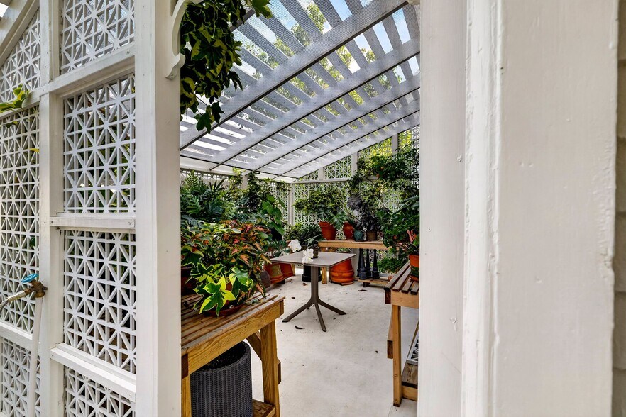 More Photos Of 107 E 35th St, Savannah Office For Sale