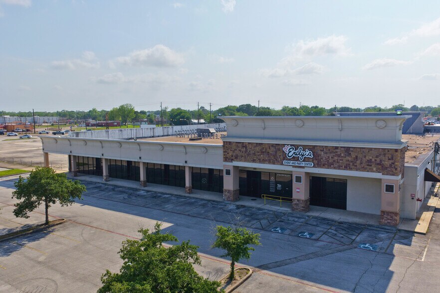 More Photos Of 2731-2801 Red Bluff Rd, Pasadena Unknown For Lease