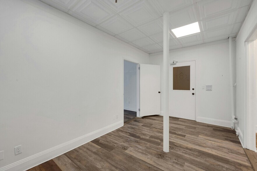 More Photos Of 2094 Boston Post Rd, Larchmont Storefront For Lease