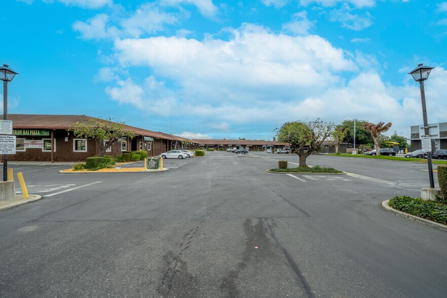 More Photos Of 191 San Felipe Rd, Hollister Unknown For Lease