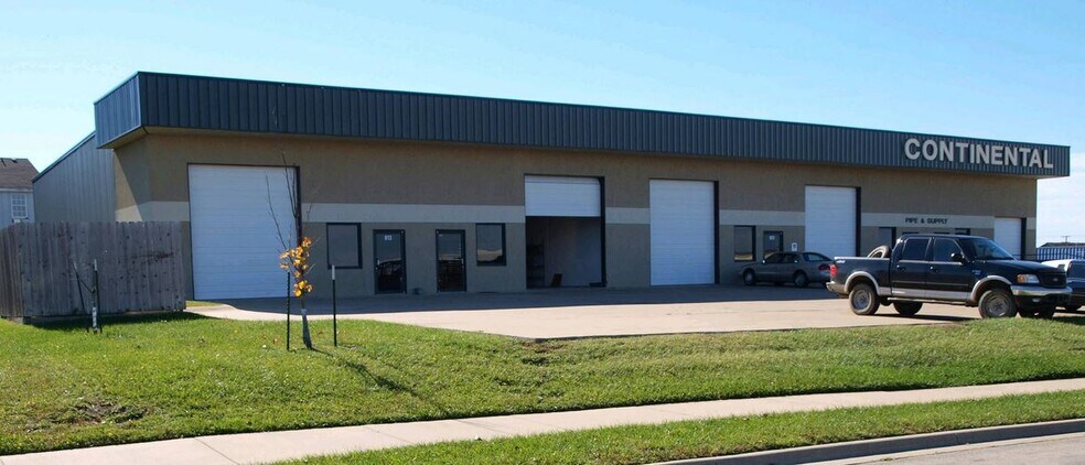 More Photos Of 841-881 E Warren St, Gardner Warehouse For Lease