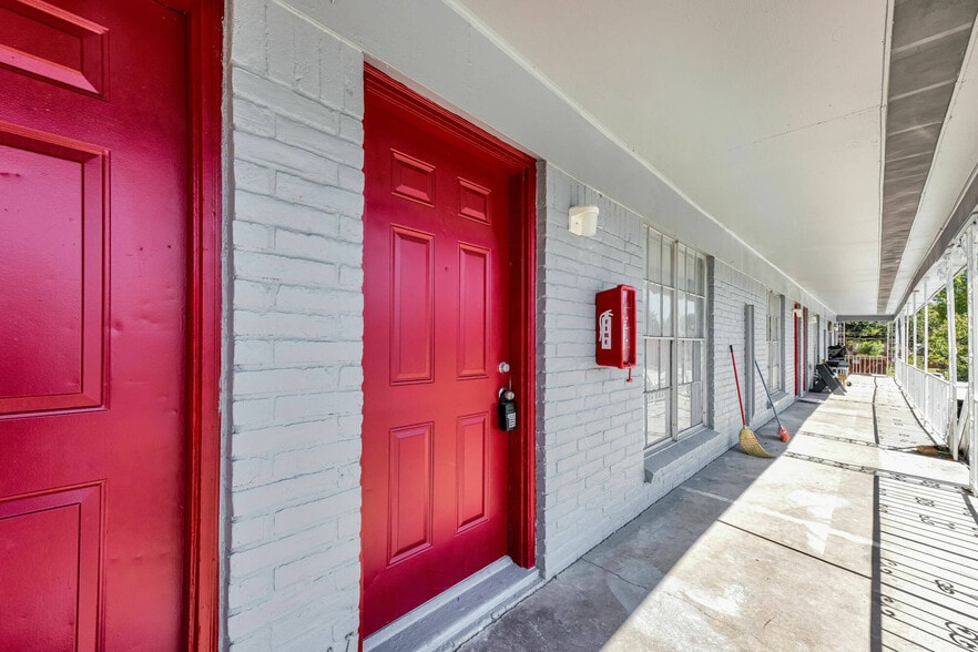 More Photos Of 3040 Golfcrest Blvd, Houston Apartments For Sale