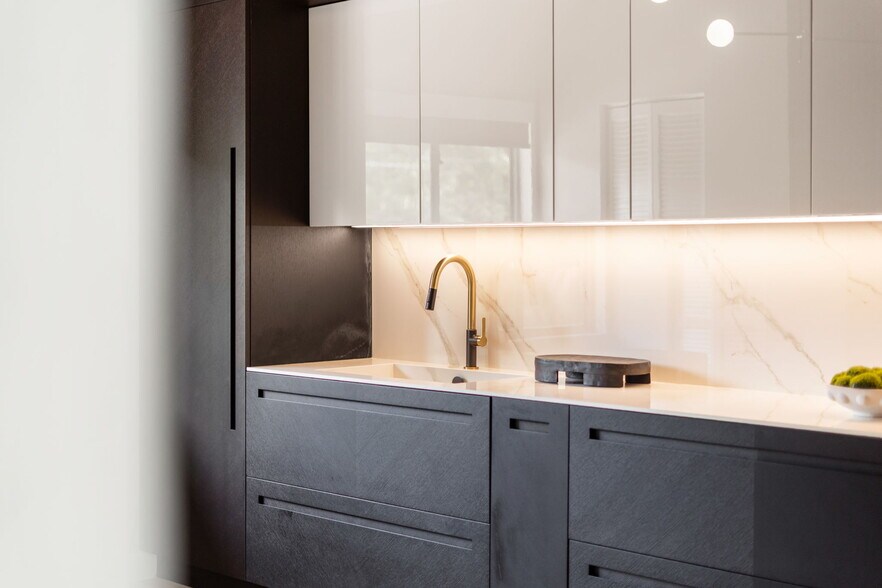 More Photos Of 800 Harbour Dr, Naples Office For Lease