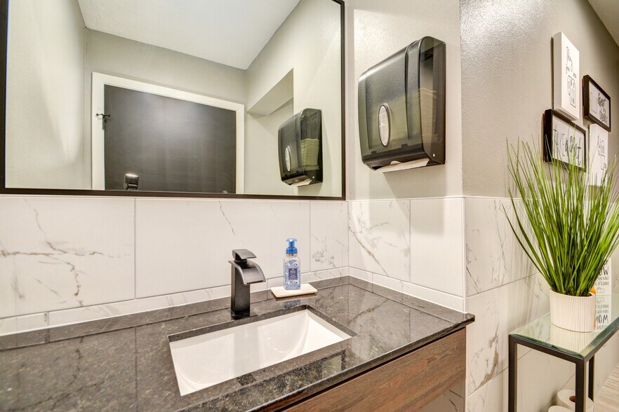 More Photos Of 26615 Oak Ridge Dr, The Woodlands Office For Lease