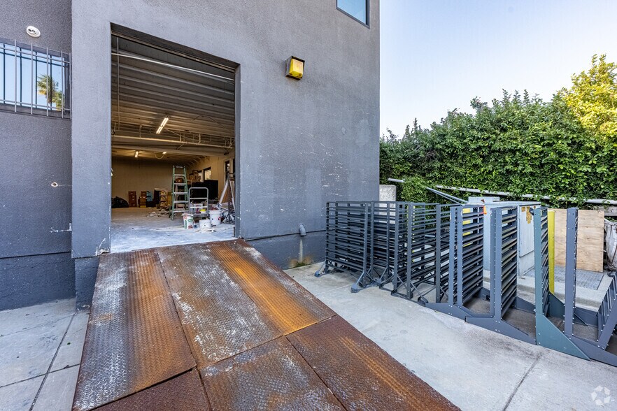 More Photos Of 6746 Valjean Ave, Van Nuys Loft Creative Space For Lease