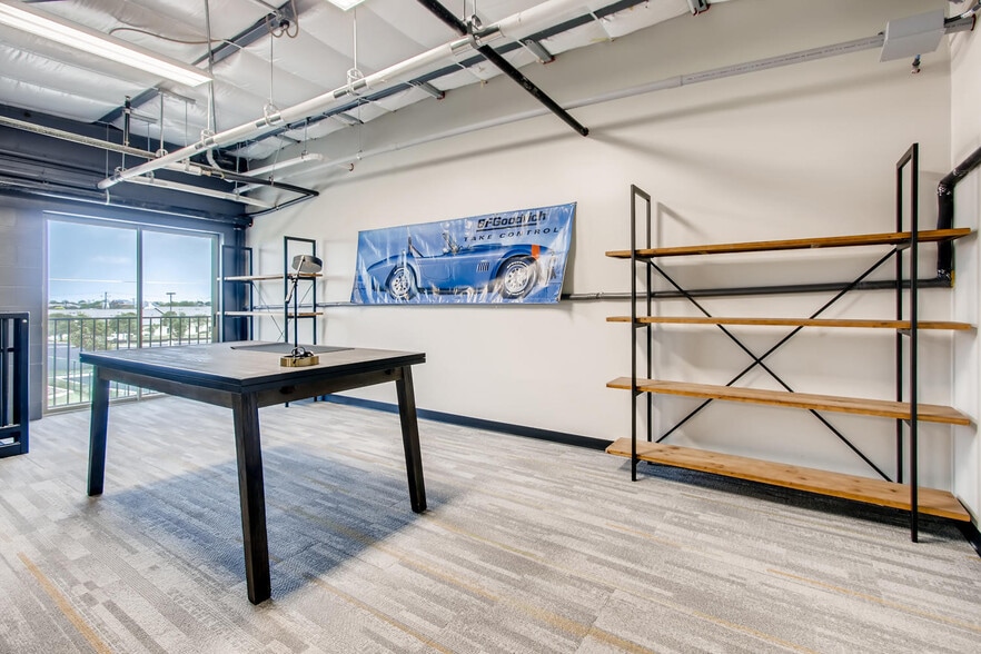 More Photos Of 2100 Double Creek Dr, Round Rock Warehouse For Lease