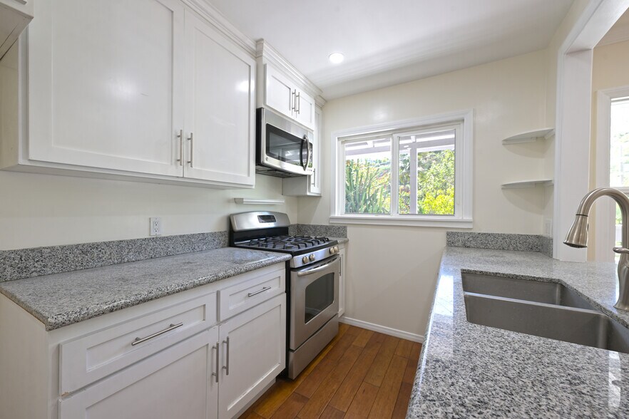 More Photos Of 2592 N Beachwood Dr, Los Angeles Multifamily For Sale