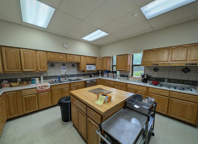 More Photos Of 6400 N University St, Peoria Religious Facility For Lease