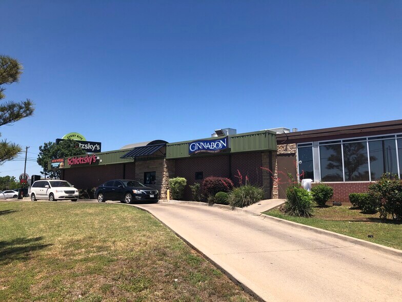 More Photos Of 1216 W Henderson St, Cleburne Freestanding For Lease