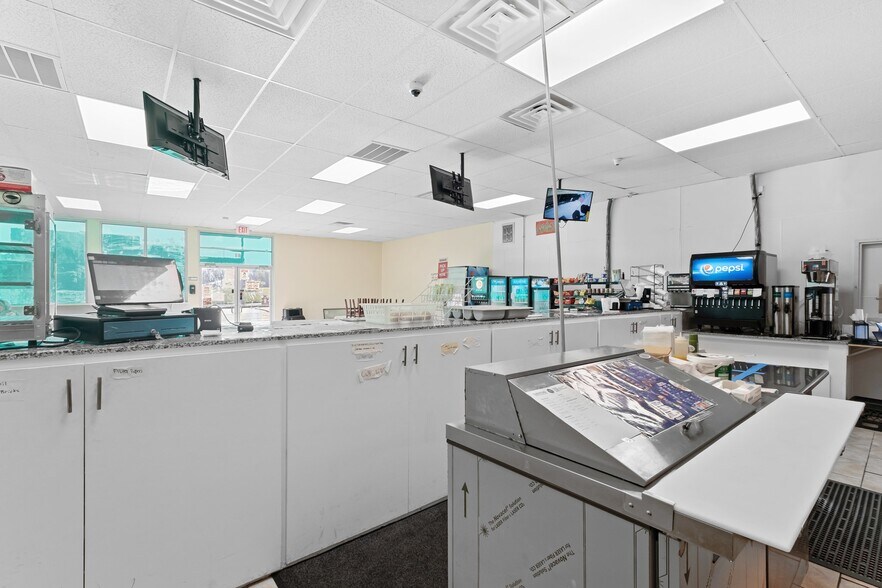 More Photos Of 1235 N Grand Blvd, Saint Louis Fast Food For Sale