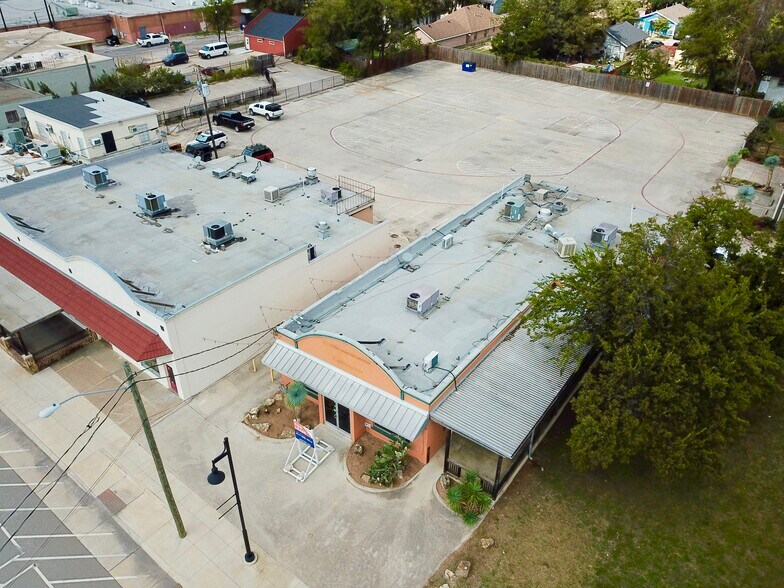 More Photos Of 2719 Race St, Fort Worth Restaurant For Lease