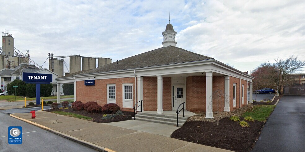 Primary Photo Of 85 W Main St, Shelby Bank For Lease