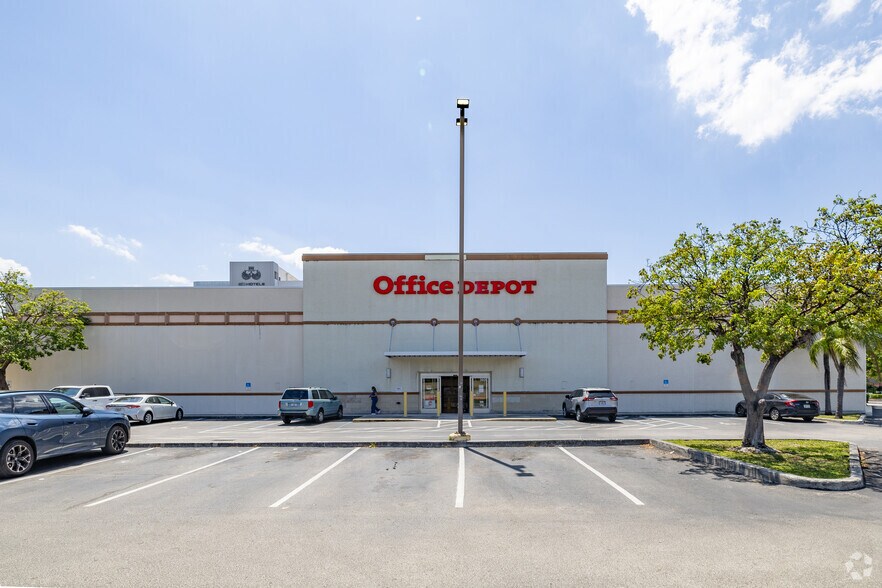 More Photos Of 3600 Le Jeune Rd, Miami Freestanding For Lease