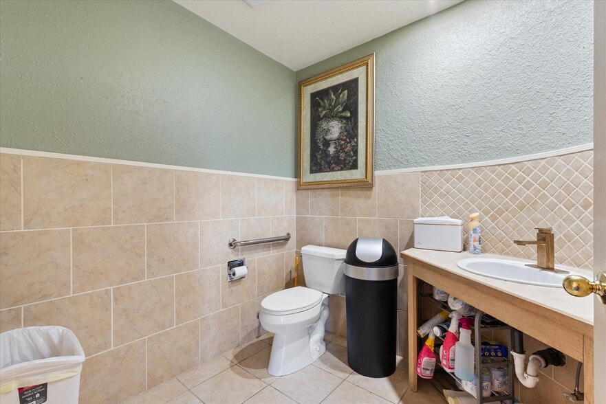 More Photos Of 2100 7th St, Baker City Specialty For Sale