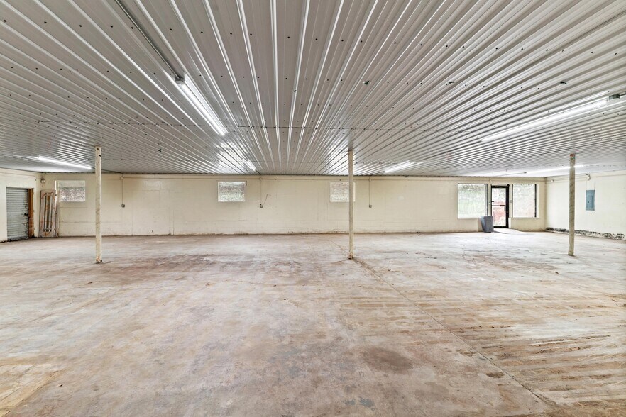 More Photos Of 1402 Riverbend Rd, Dalton General Retail For Sale