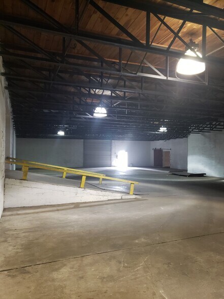 More Photos Of 1430 Reverend Abraham Woods Jr Blvd, Birmingham Warehouse For Lease