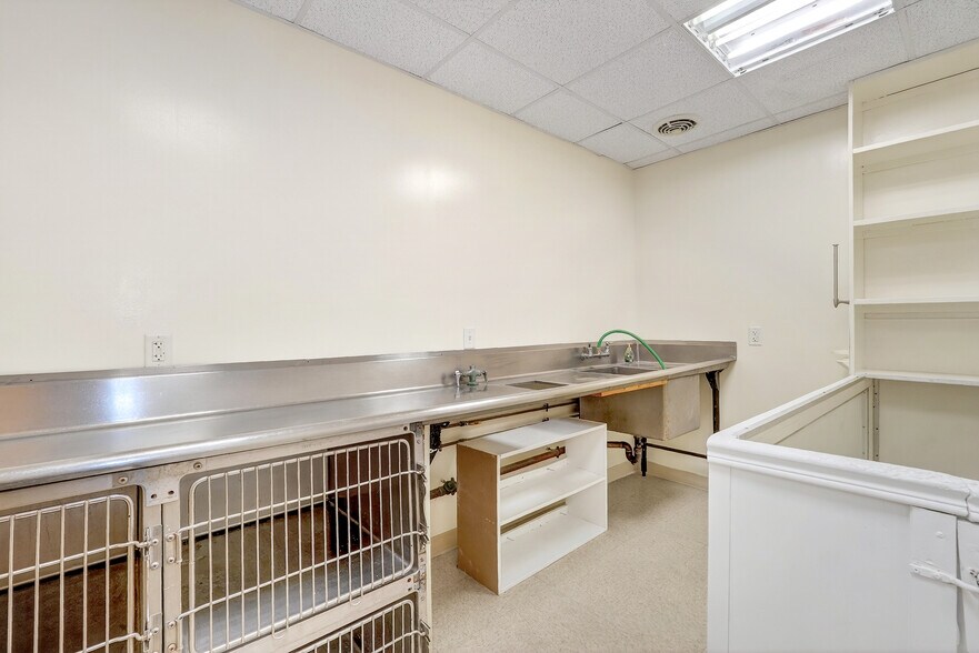 More Photos Of 140 Summer St, Holliston Veterinarian Kennel For Sale