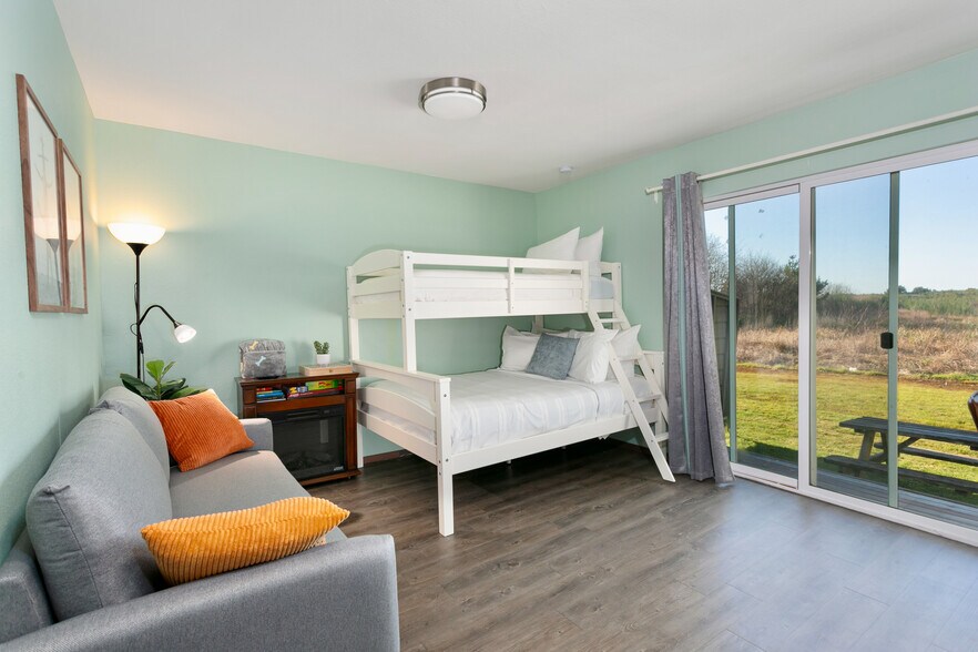 More Photos Of 2013 State Route 105, Grayland Hotel For Sale