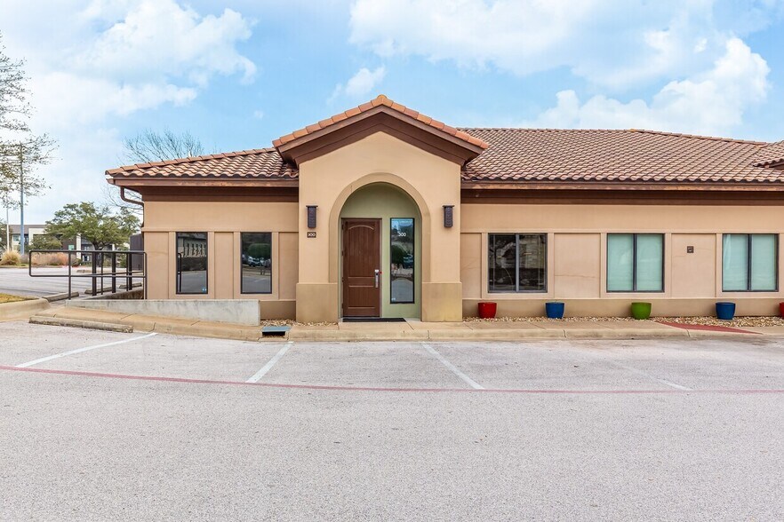 More Photos Of 11901 Parmer Ln, Cedar Park Medical For Lease