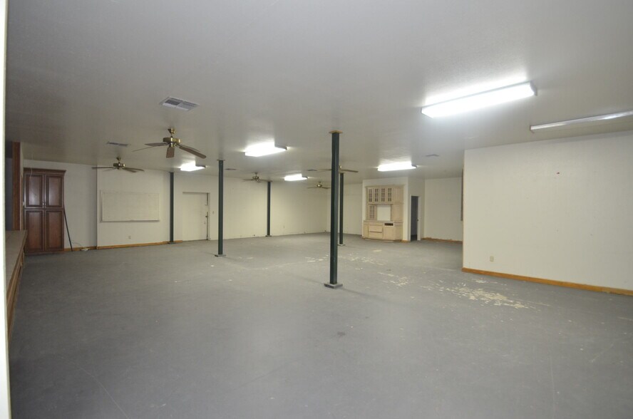 More Photos Of 31633 US-377 Hwy, Gordonville Light Distribution For Sale