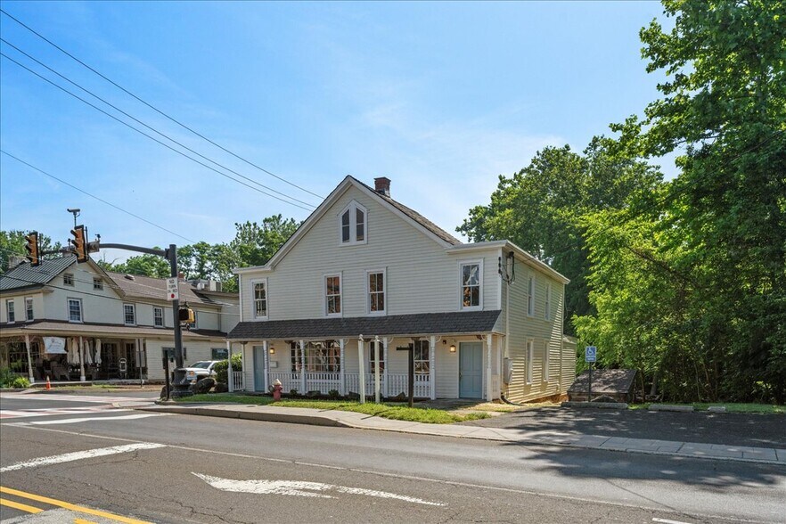 More Photos Of 159 N Sycamore St, Newtown Office For Lease