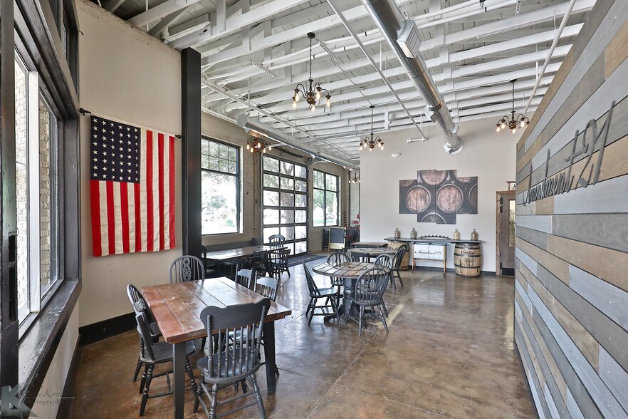 More Photos Of 382 Chestnut St, Abilene Bar For Sale