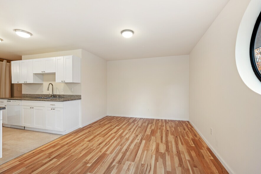More Photos Of 802 N 43rd St, Seattle Apartments For Sale