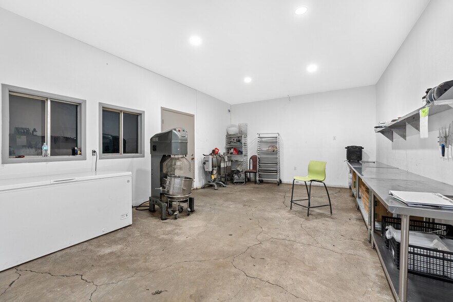 More Photos Of 414 Culebra Rd, San Antonio Light Manufacturing For Lease