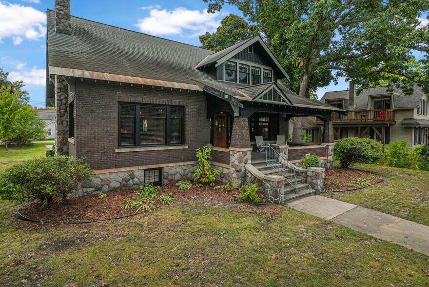 More Photos Of 530 S Union St, Traverse City Medical For Sale