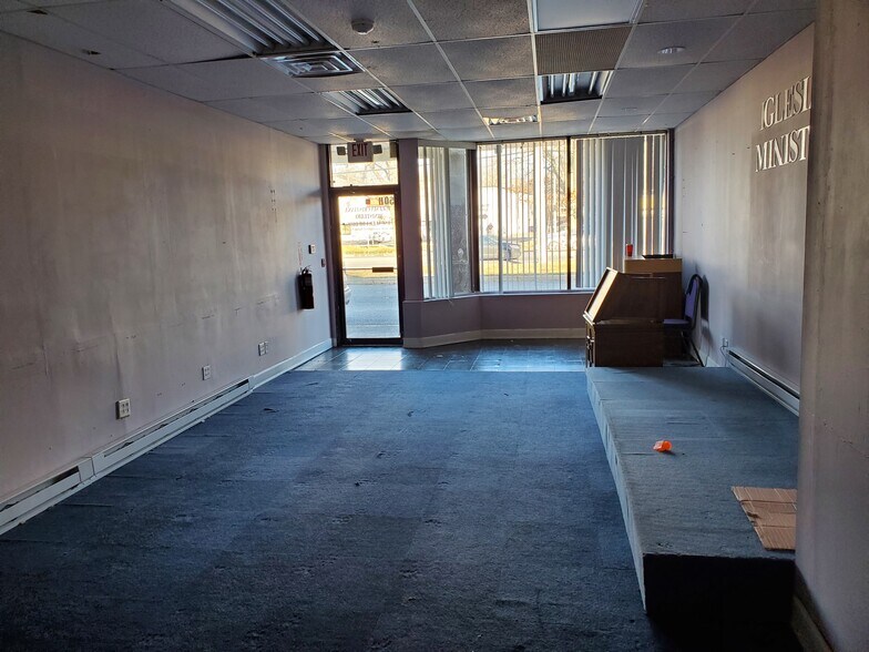 More Photos Of 50 Middle Country Rd, Coram Storefront Retail Office For Lease
