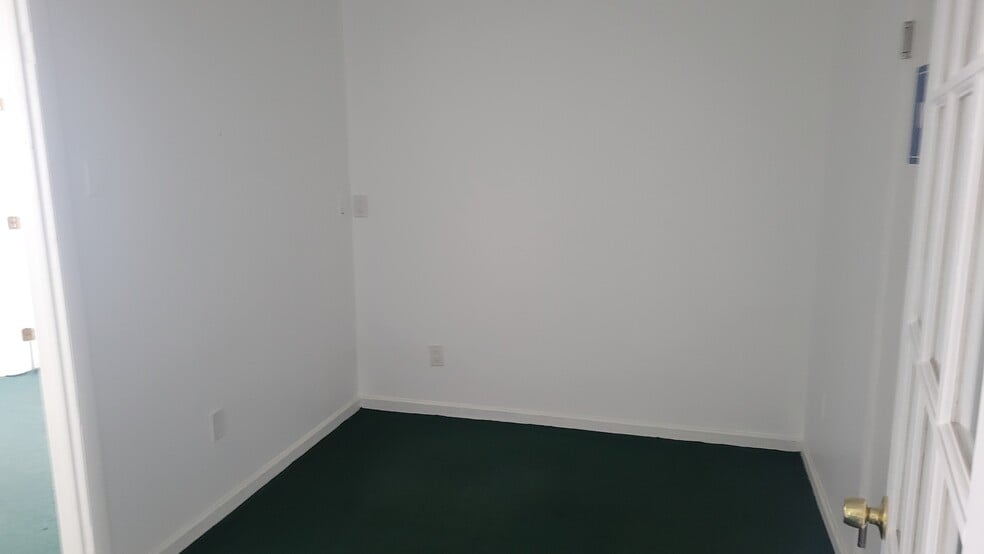 More Photos Of 4 Hadden Dr, Montgomery Warehouse For Lease