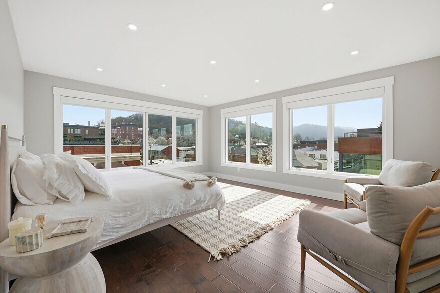 More Photos Of 443 Walnut St, Sewickley Flex For Sale