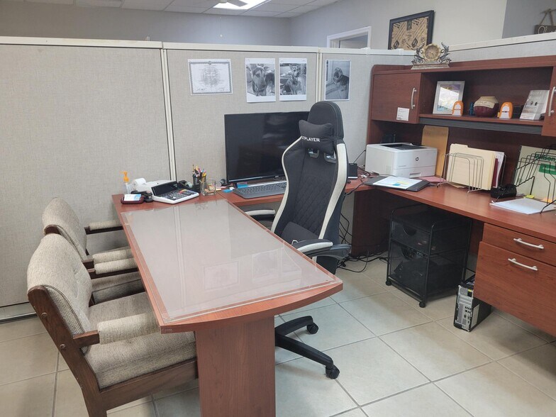 More Photos Of 1323 Viscaya Pky, Cape Coral Medical For Sale