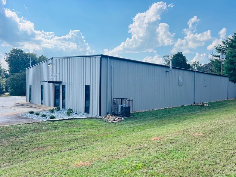 More Photos Of 585 Old Georgia Rd, Moore Warehouse For Lease
