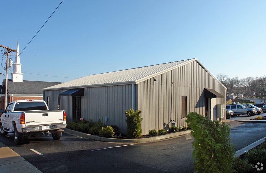 Primary Photo Of 106 E Main St, Easley Freestanding For Lease