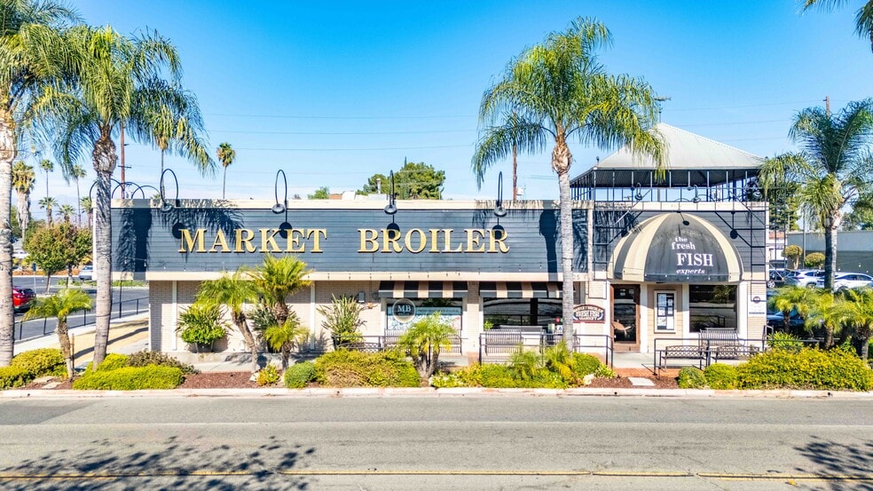 More Photos Of 3525 Merrill Ave, Riverside Restaurant For Sale